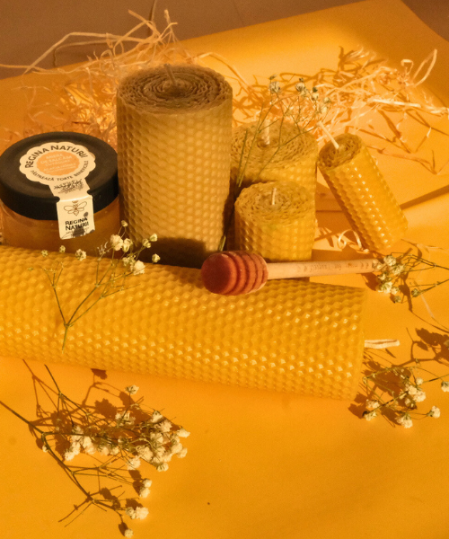 Lumânarea Tip Fagure – Eleganță Naturală și Lumină Caldă