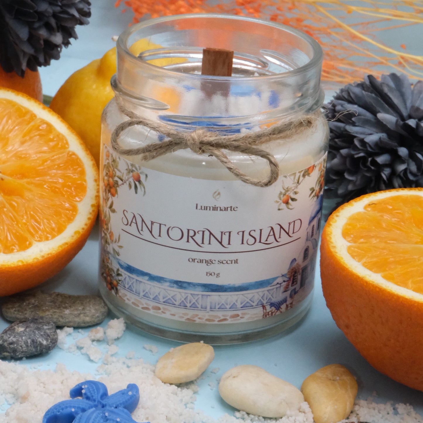 Lumânare parfumată din ceară de soia, turnată manual – „Santorini Island” | Ediția de vară, cu aromă caldă de portocală