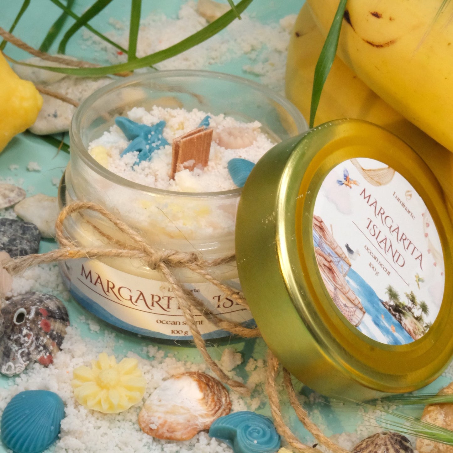 Lumânare parfumată din ceară de soia, turnată manual – „ Margarita Island ” | Ediția de vară, cu aromă oceanică