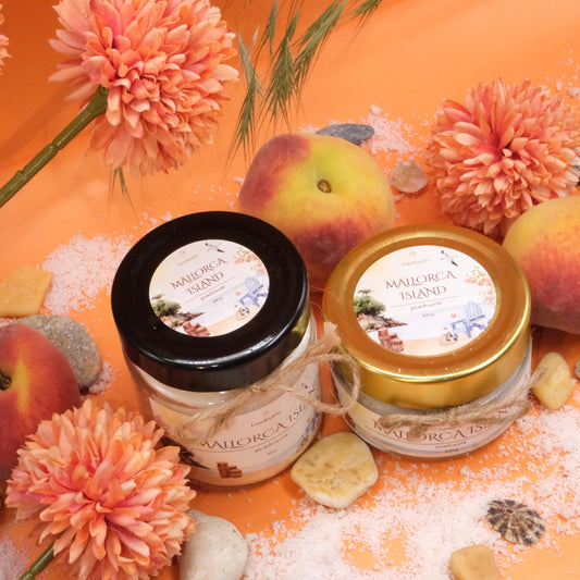 Lumânare parfumată din ceară de soia, turnată manual – „ Mallorca Island ” | Ediția de vară, cu aromă de piersică