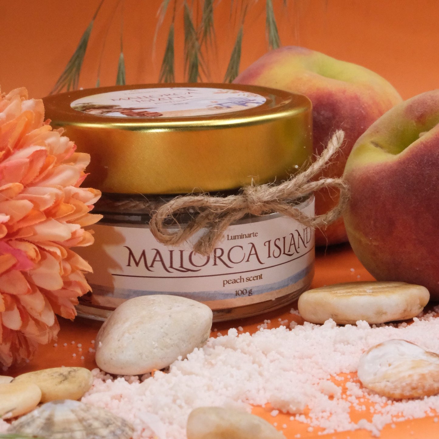 Lumânare parfumată din ceară de soia, turnată manual – „ Mallorca Island ” | Ediția de vară, cu aromă de piersică