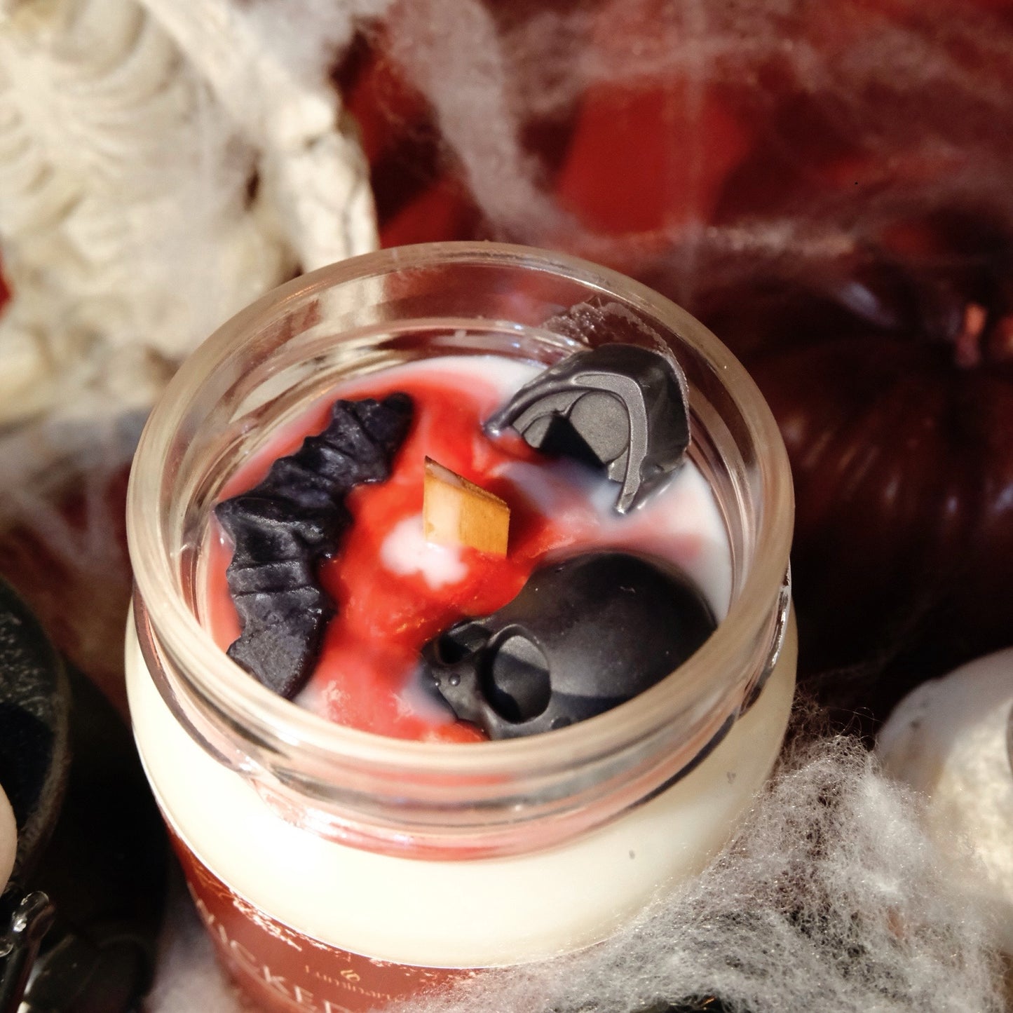 Lumânare parfumată din ceară de soia, turnată manual – „Wicked Dream” | Ediție de toamnă și de Halloween, cu aromă de velvet plum și stejar