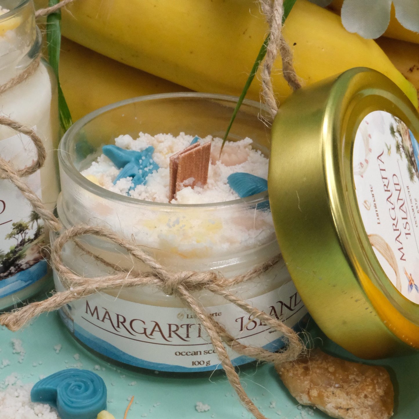 Lumânare parfumată din ceară de soia, turnată manual – „ Margarita Island ” | Ediția de vară, cu aromă oceanică
