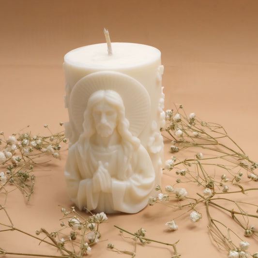 Lumânare turnată manual cu ceară de soia – „Lumânare Isus” | Ediție de Paște, sub formă de Isus