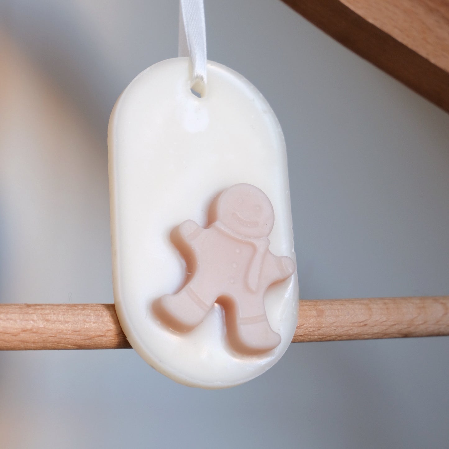 Tableta de ceară parfumată, turnată manual din ceară de soia – Odorizant de cameră „Ginger Cookies” | Aromă de biscuiți cu ghimbir | Ediție de Iarnă