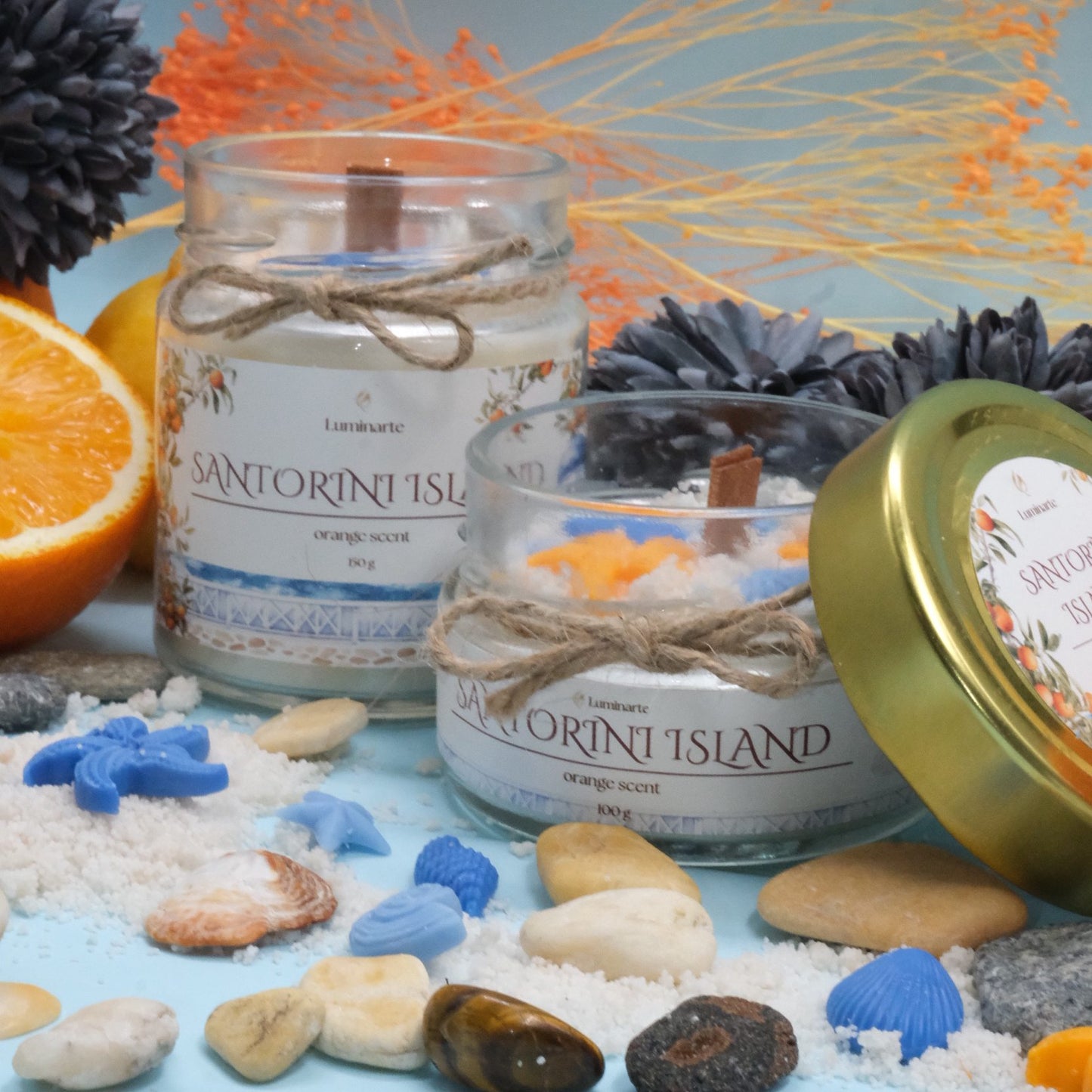 Lumânare parfumată din ceară de soia, turnată manual – „Santorini Island” | Ediția de vară, cu aromă caldă de portocală
