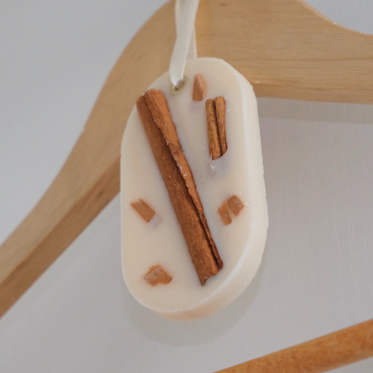 Tableta de ceară parfumată, turnată manual din ceară de soia – Odorizant de cameră „Scorțișoară”