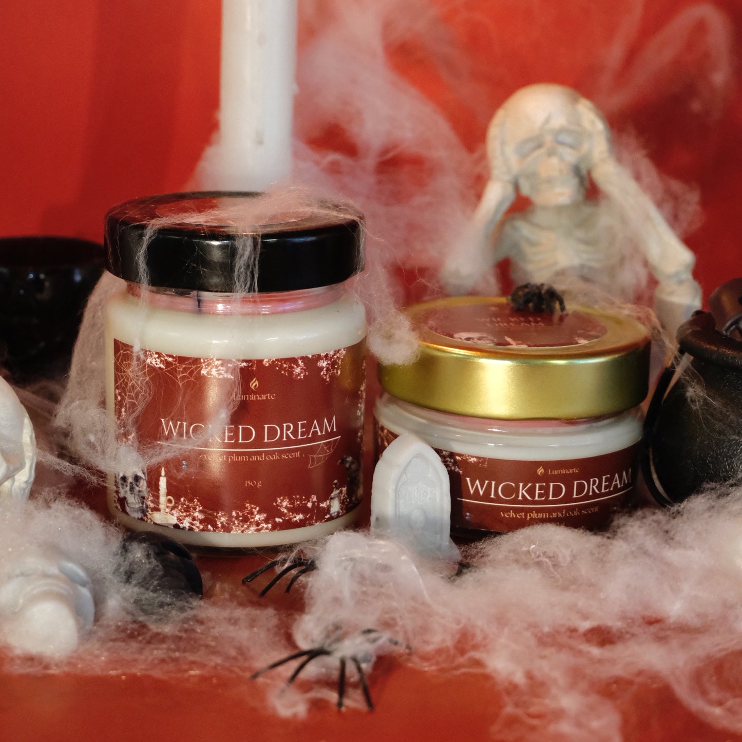 Lumânare parfumată din ceară de soia, turnată manual – „Wicked Dream” | Ediție de toamnă și de Halloween, cu aromă de velvet plum și stejar
