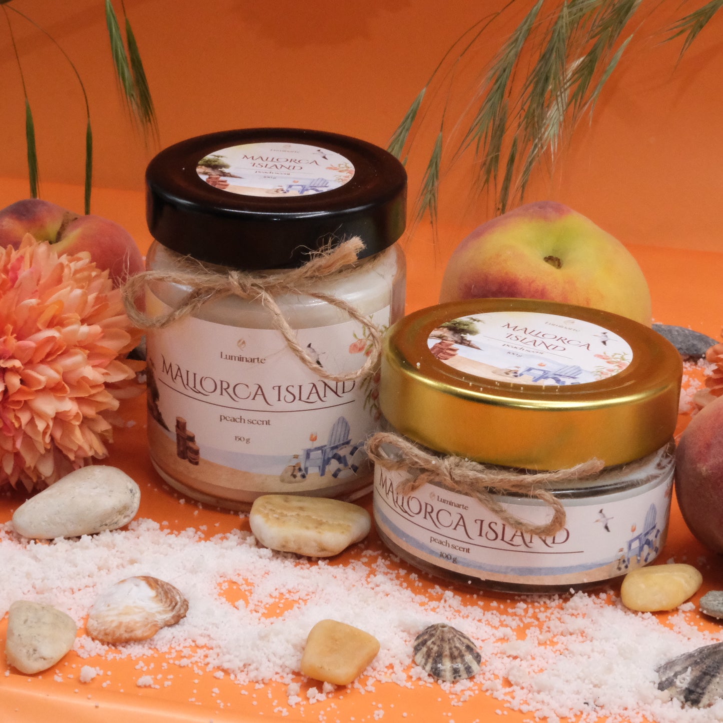 Lumânare parfumată din ceară de soia, turnată manual – „ Mallorca Island ” | Ediția de vară, cu aromă de piersică