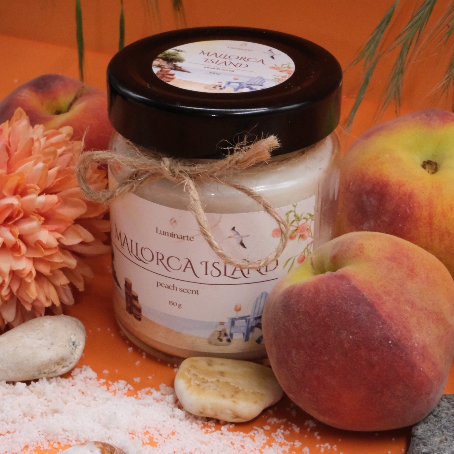 Lumânare parfumată din ceară de soia, turnată manual – „ Mallorca Island ” | Ediția de vară, cu aromă de piersică