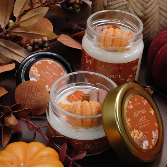 Lumânare parfumată din ceară de soia, turnată manual – „Autumn Spice” | Ediție de toamnă, cu aromă caldă de dovleac
