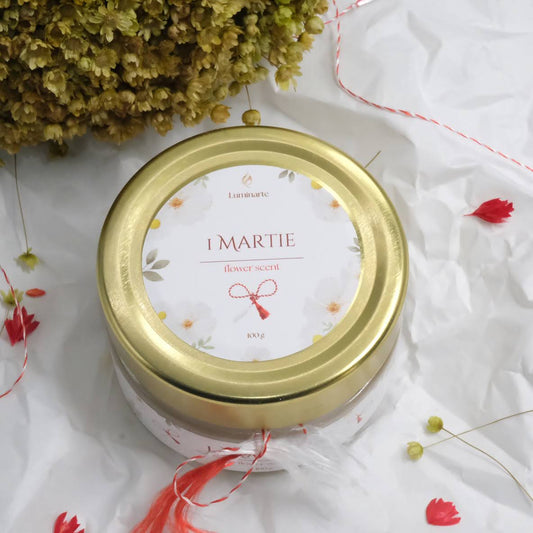 Lumânare parfumată din ceară de soia, turnată manual – „Cupid's Delight” | Ediție de 1 Martie, cu aromă de flori proaspete