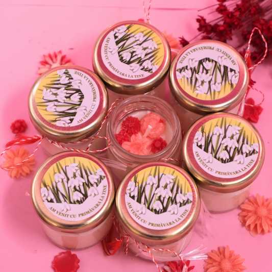 Lumânare parfumată din ceară de soia, turnată manual – „Mini Mărțișorul Primăvăratic” | Ediție de Ziua Mamei și de 1 Martie, cu aromă florală