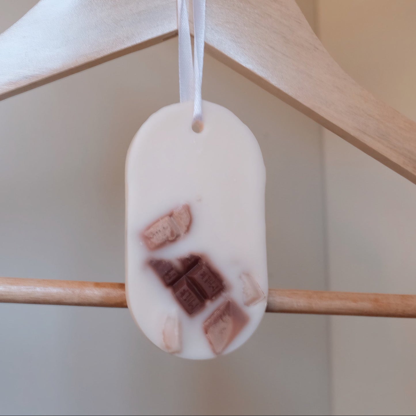 Tableta de ceară parfumată, turnată manual din ceară de soia – Odorizant de cameră „Ciocolată” | Aromă de ciocolată | Ediție de Valentine's Day