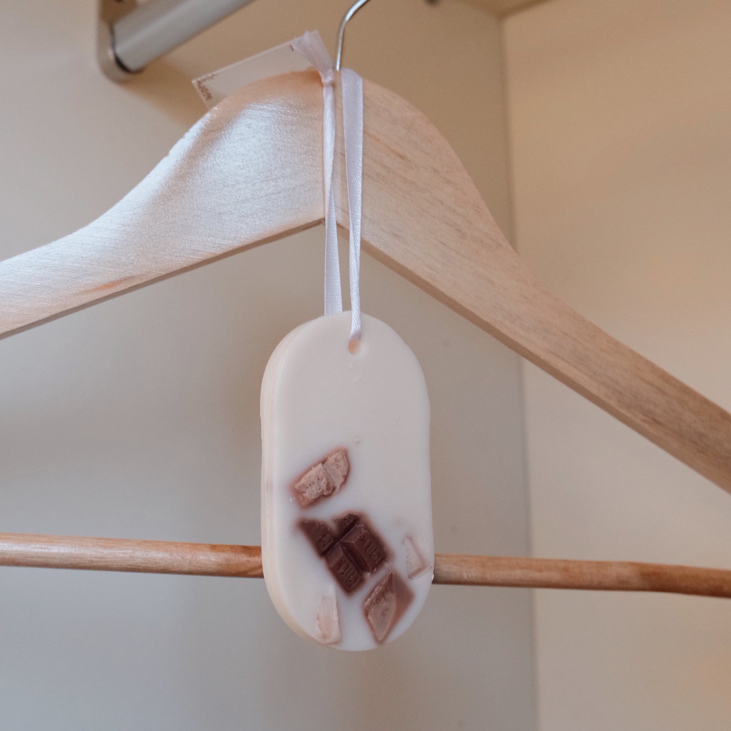 Tableta de ceară parfumată, turnată manual din ceară de soia – Odorizant de cameră „Ciocolată” | Aromă de ciocolată | Ediție de Valentine's Day