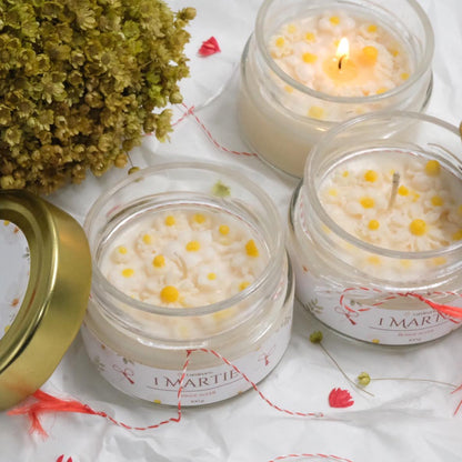 Lumânare parfumată din ceară de soia, turnată manual – „Cupid's Delight” | Ediție de 1 Martie, cu aromă de flori proaspete