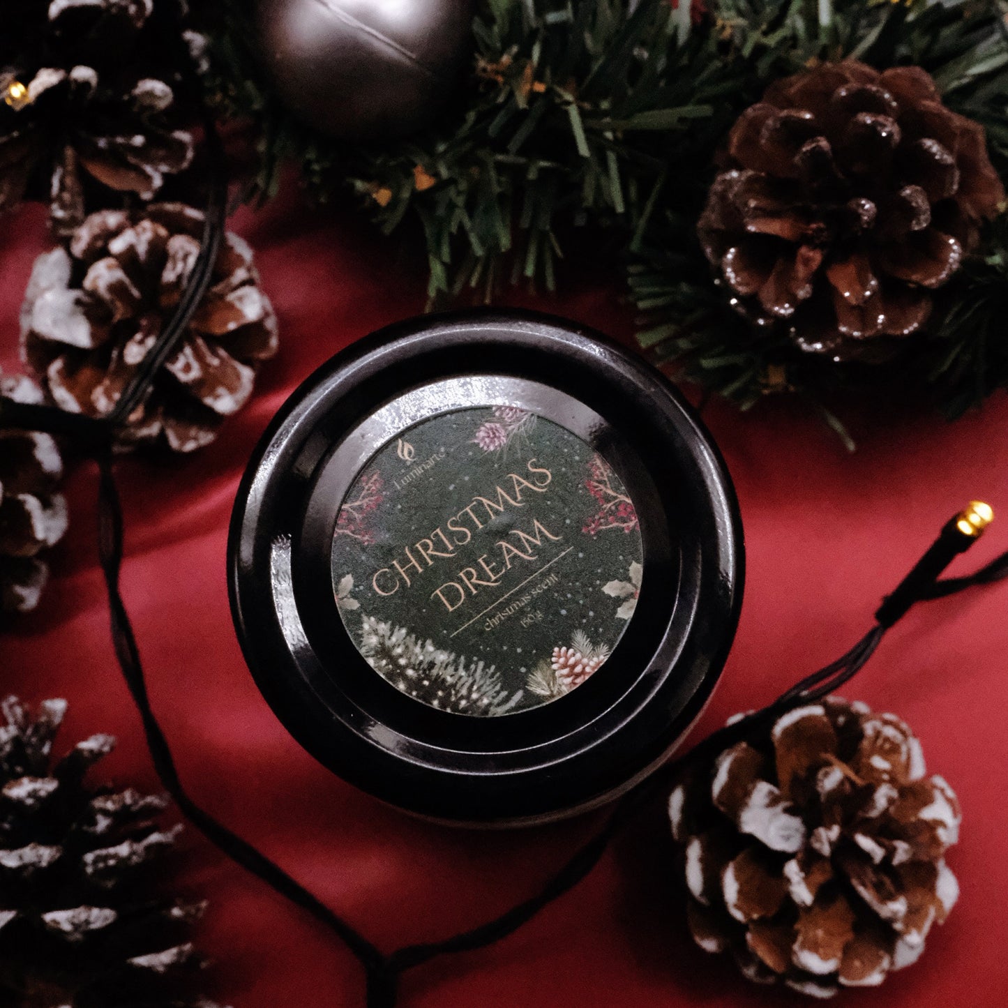 Lumânare parfumată din ceară de soia, turnată manual – „Christmas Dream” | Ediție de Crăciun, cu aromă de condimente de Crăciun