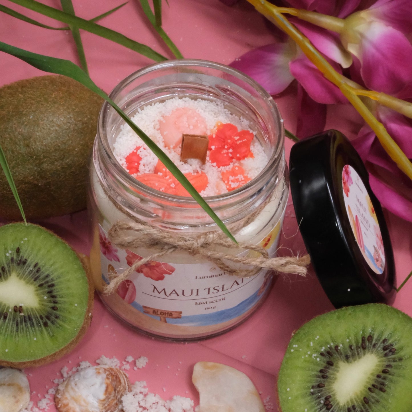 Lumânare parfumată din ceară de soia, turnată manual – „ Maui Island ” | Ediția de vară, cu aromă de kiwi