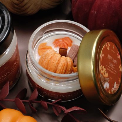 Lumânare parfumată din ceară de soia, turnată manual – „Autumn Spice” | Ediție de toamnă, cu aromă caldă de dovleac
