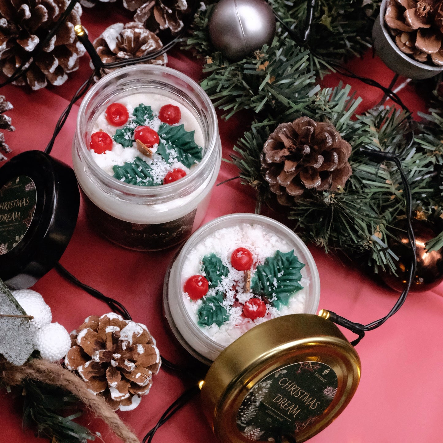 Lumânare parfumată din ceară de soia, turnată manual – „Christmas Dream” | Ediție de Crăciun, cu aromă de condimente de Crăciun