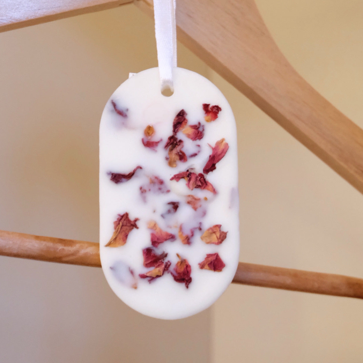Tableta de ceară parfumată, turnată manual din ceară de soia – Odorizant de cameră „Love” | Aromă de trandafiri | Ediție de Valentine's Day