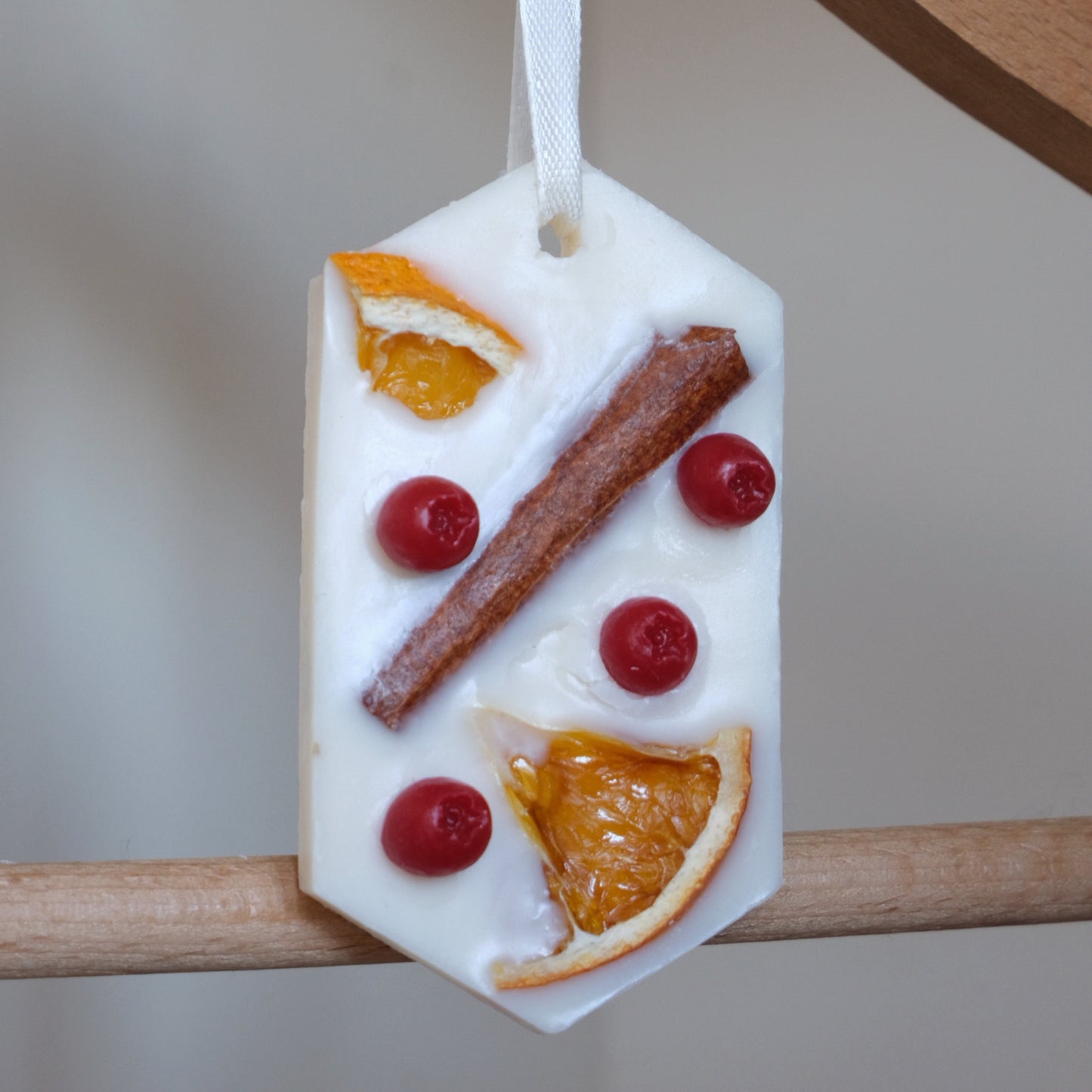 Tableta de ceară parfumată, turnată manual din ceară de soia – Odorizant de cameră „Christmas Spice” | Aromă de condimente tradiționale de Crăciun | Ediție de Iarnă