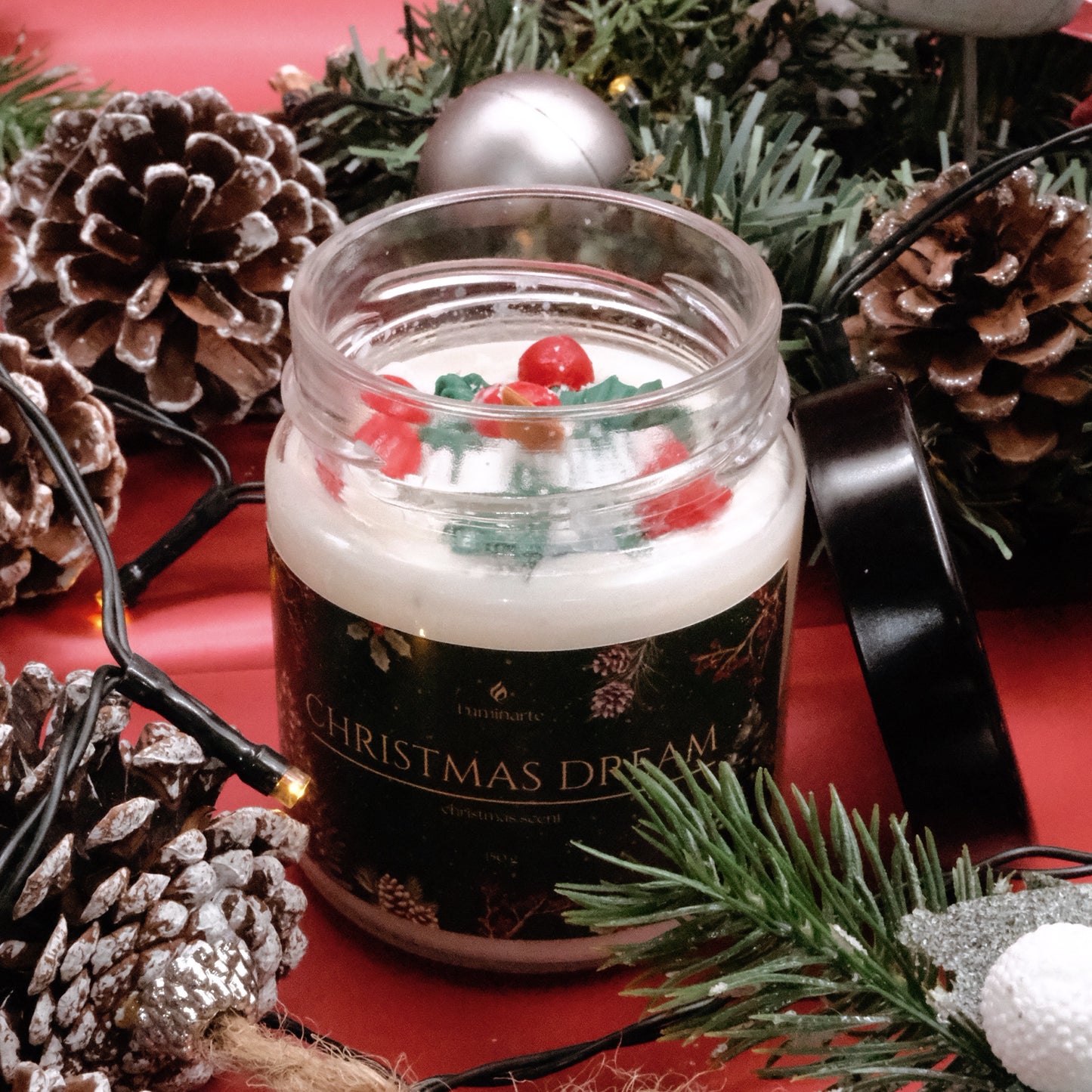 Lumânare parfumată din ceară de soia, turnată manual – „Christmas Dream” | Ediție de Crăciun, cu aromă de condimente de Crăciun