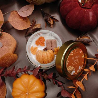 Lumânare parfumată din ceară de soia, turnată manual – „Autumn Spice” | Ediție de toamnă, cu aromă caldă de dovleac