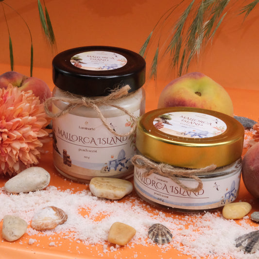 Lumânare parfumată din ceară de soia, turnată manual – „ Mallorca Island ” | Ediția de vară, cu aromă de piersică