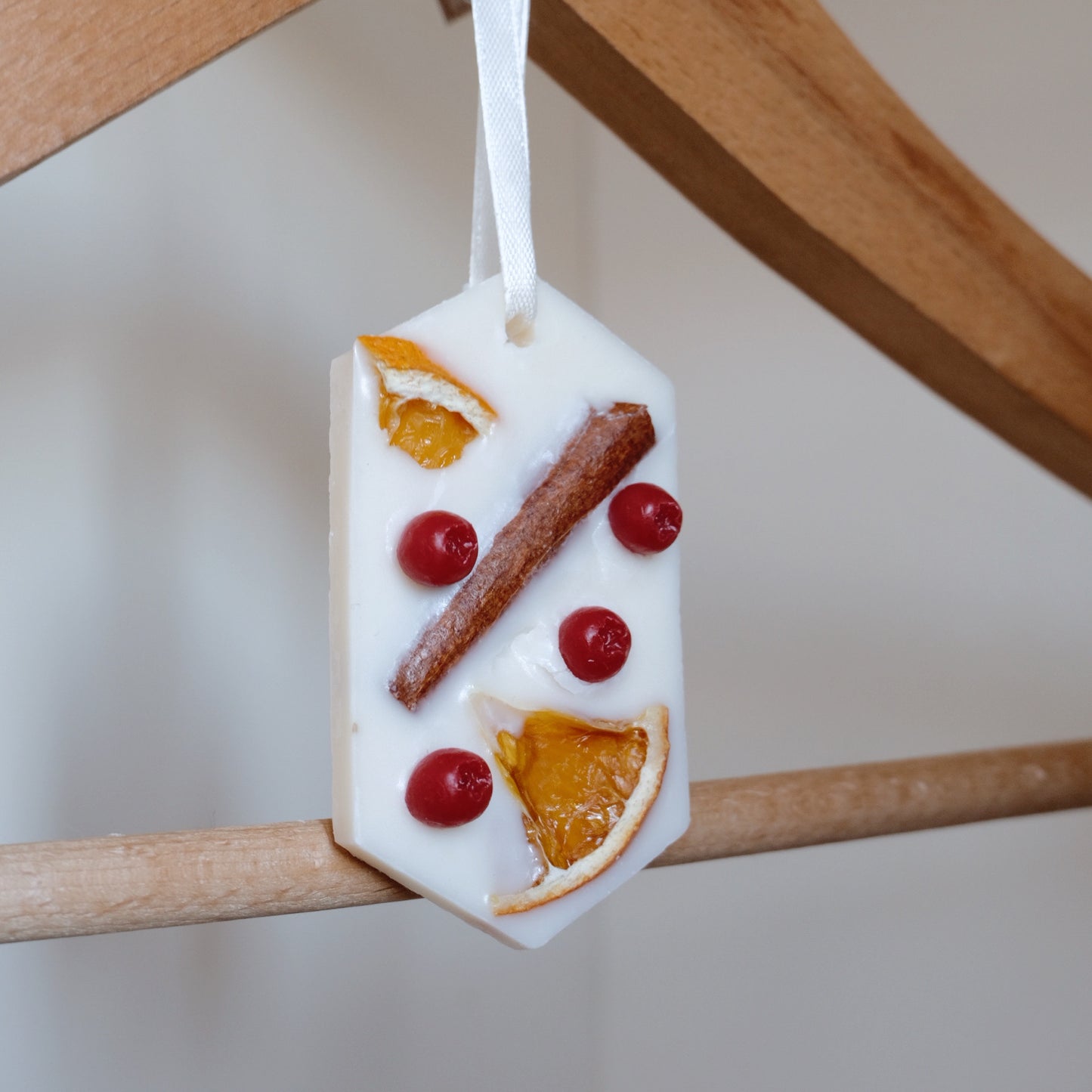 Tableta de ceară parfumată, turnată manual din ceară de soia – Odorizant de cameră „Christmas Spice” | Aromă de condimente tradiționale de Crăciun | Ediție de Iarnă