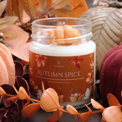 Lumânare parfumată din ceară de soia, turnată manual – „Autumn Spice” | Ediție de toamnă, cu aromă caldă de dovleac