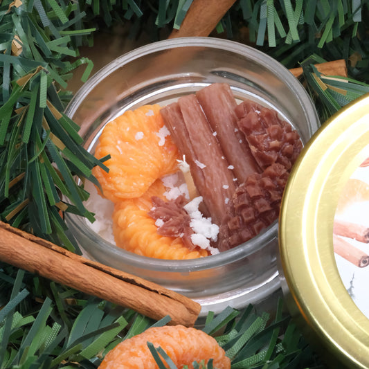 Lumânare parfumată din ceară de soia, turnată manual  – „Winter Spice” | Ediție de Crăciun, cu aromă de scorțișoară și o notă ușoară de clementină