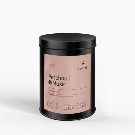 Lumânare parfumată din ceară de soia, turnată manual – „Patchouli & Musk” | Colecția Aphrodisia Candles, cu aromă de paciuli, mosc, iasomie, bergamotă, portocale