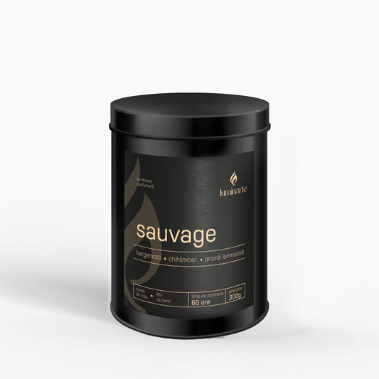 Lumânare parfumată din ceară de soia, turnată manual – „Sauvage” | Colecția Aphrodisia Candles, cu aromă de bergamotă, chihlimbar